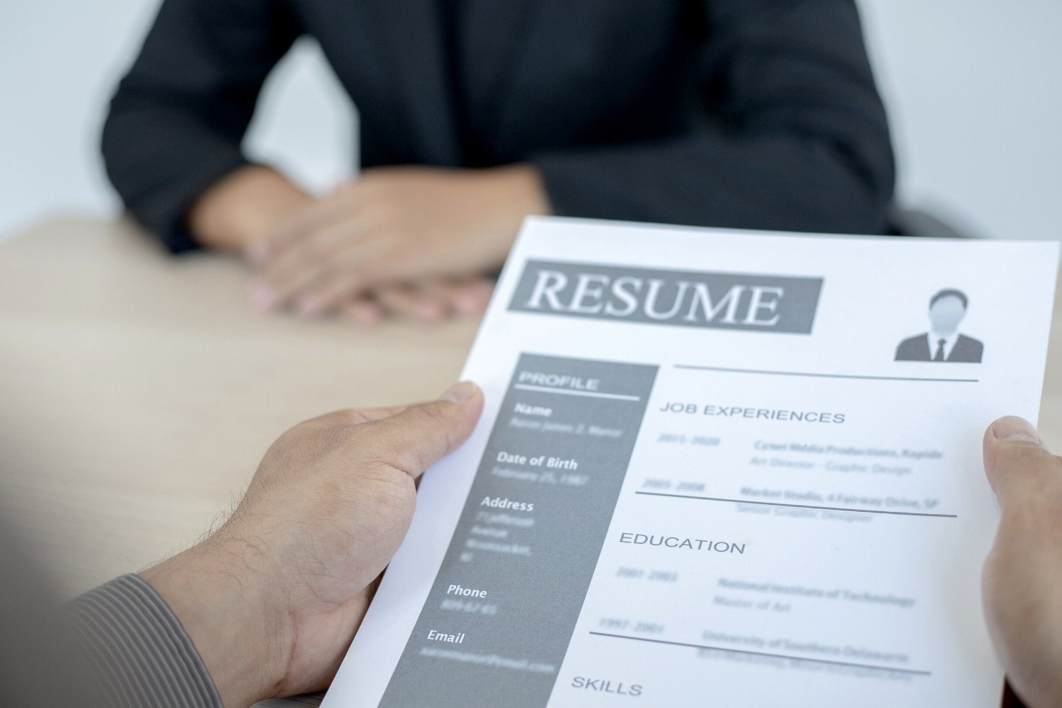 What Employers Look For in a Resume (20+ Things)